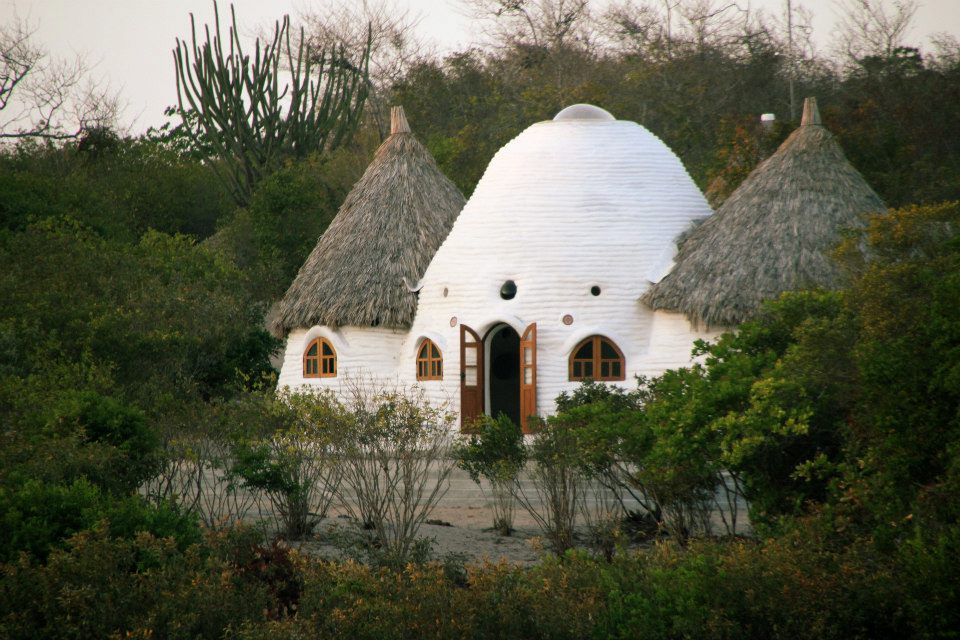 Oca - Bioconstruida com a técnica de superadobe.